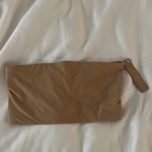 Skims nude bandeau color ochre